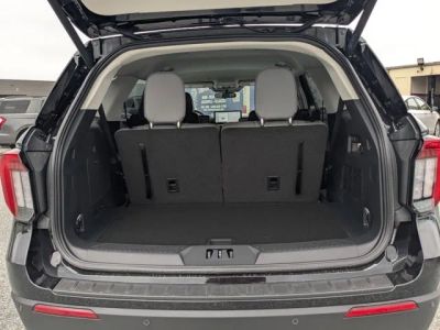 2026 Ford Explorer — photo 12 view