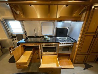 2019 Airstream Classic - Photo 17