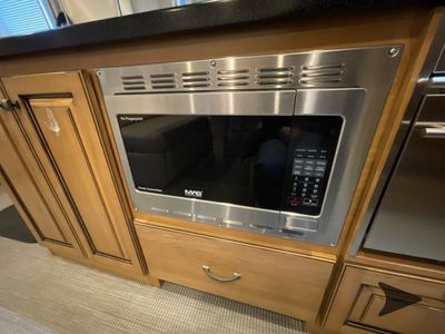 2019 Airstream Classic - Photo 20