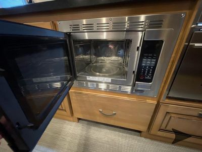 2019 Airstream Classic - Photo 21