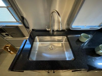 2019 Airstream Classic - Photo 18