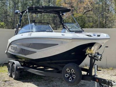 2025 Scarab 255 LX Wake — front three-quarter view