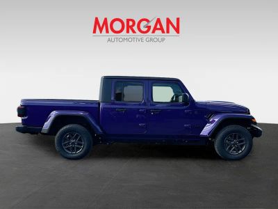 2026 Jeep Gladiator — photo 8 view