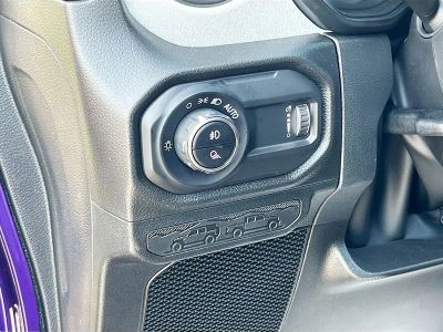 2026 Jeep Gladiator — photo 10 view