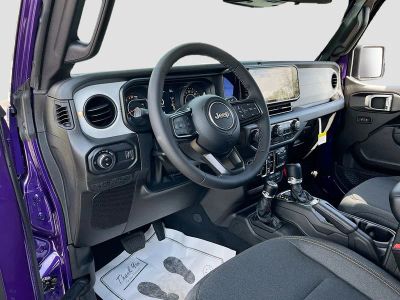 2026 Jeep Gladiator — photo 9 view