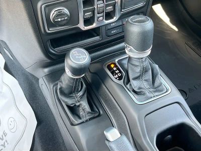 2026 Jeep Gladiator — photo 16 view