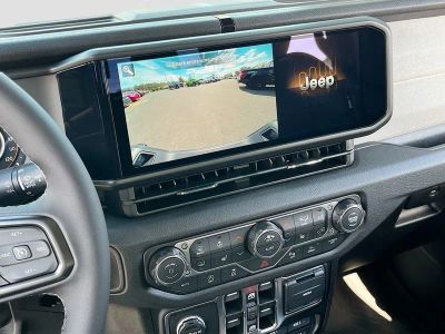 2026 Jeep Gladiator — photo 13 view