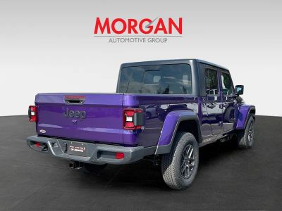 2026 Jeep Gladiator — photo 7 view