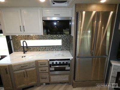 2026 Fleetwood Bounder - Photo 7