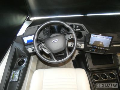 2026 Fleetwood Bounder - Photo 9