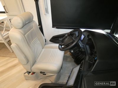 2026 Fleetwood Bounder - Photo 8