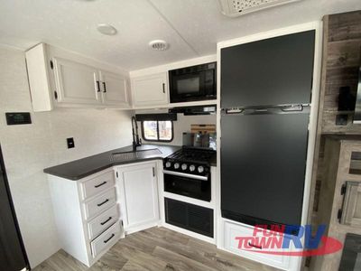 2024 Venture RV Stratus - Photo 37