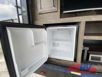 2024 Venture RV Stratus - Photo 13
