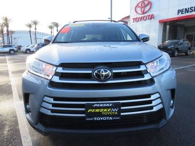 2019 Toyota HIGHLANDER - Photo 2