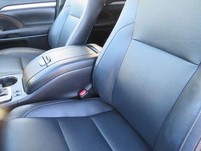 2019 Toyota HIGHLANDER - Photo 17