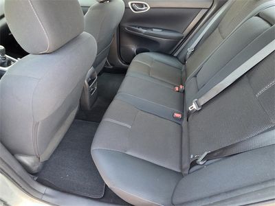 2015 Nissan Sentra — photo 11 view