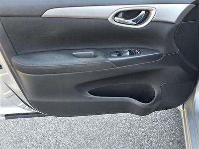 2015 Nissan Sentra — photo 25 view
