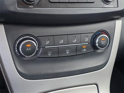 2015 Nissan Sentra — photo 15 view