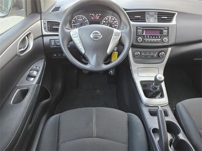 2015 Nissan Sentra — photo 13 view