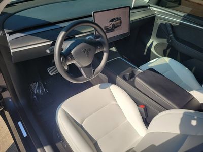2023 Tesla Model Y - Photo 19