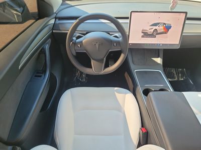 2023 Tesla Model Y - Photo 16