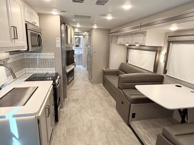 2025 Thor Motor Coach Windsport - Photo 5