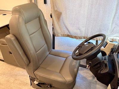 2025 Thor Motor Coach Windsport - Photo 8