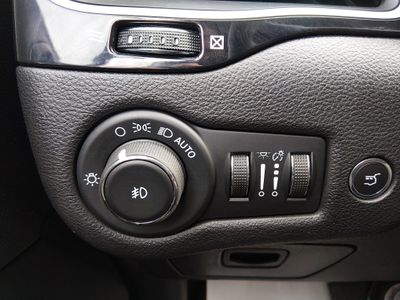 2023 Jeep Cherokee — photo 13 view
