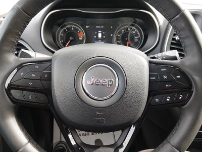 2023 Jeep Cherokee — photo 12 view