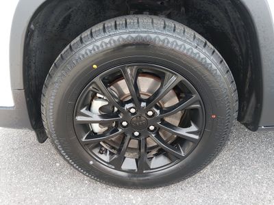 2023 Jeep Cherokee — photo 10 view