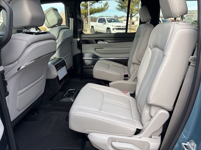 2026 Jeep Grand Wagoneer - Photo 48