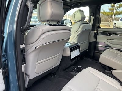 2026 Jeep Grand Wagoneer - Photo 47