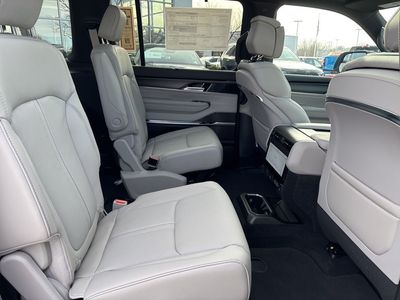 2026 Jeep Grand Wagoneer - Photo 54
