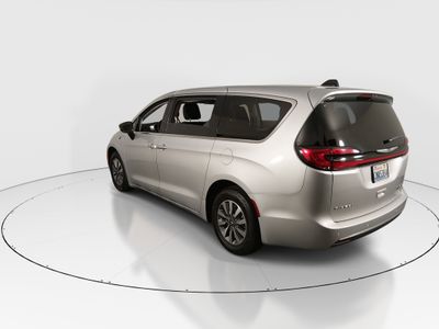 2024 Chrysler Pacifica — detail view