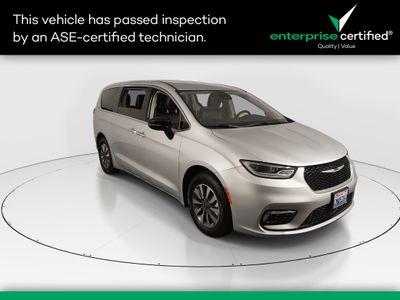 2024 Chrysler Pacifica Hybrid Select FWD — front three-quarter view