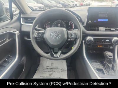2023 Toyota RAV4 LE - Photo 17