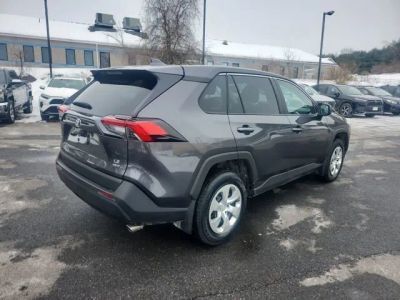 2023 Toyota RAV4 LE - Photo 4