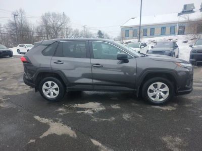 2023 Toyota RAV4 LE - Photo 3