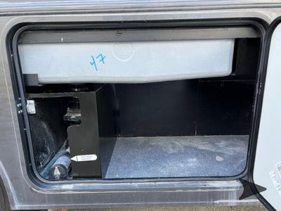 2022 Winnebago Adventurer - Photo 11