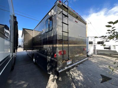 2022 Winnebago Adventurer - Photo 5