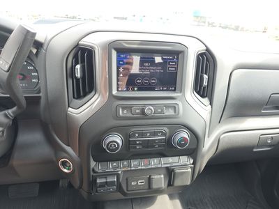 2025 Chevrolet Silverado 1500 — photo 11 view