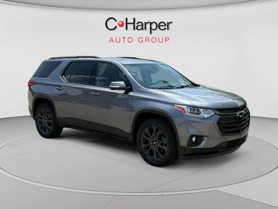 2020 Chevrolet Traverse RS in Satin Steel Metallic — front three-quarter view