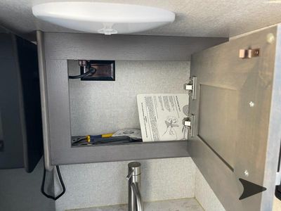 2024 Thor Motor Coach Magnitude — photo 11 view