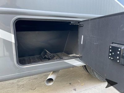 2024 Thor Motor Coach Magnitude — photo 14 view