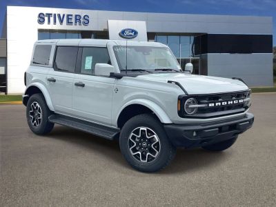 2026 Ford Bronco Outer Banks in Avalanche Gray — front three-quarter view