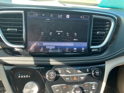 2021 Chrysler Pacifica - Photo 11