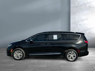 2021 Chrysler Pacifica - Photo 3