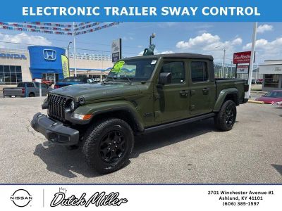 2022 Jeep Gladiator — rear three-quarter view