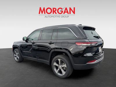 2026 Jeep Grand Cherokee — engine compartment view