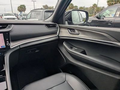 2026 Jeep Grand Cherokee — photo 17 view